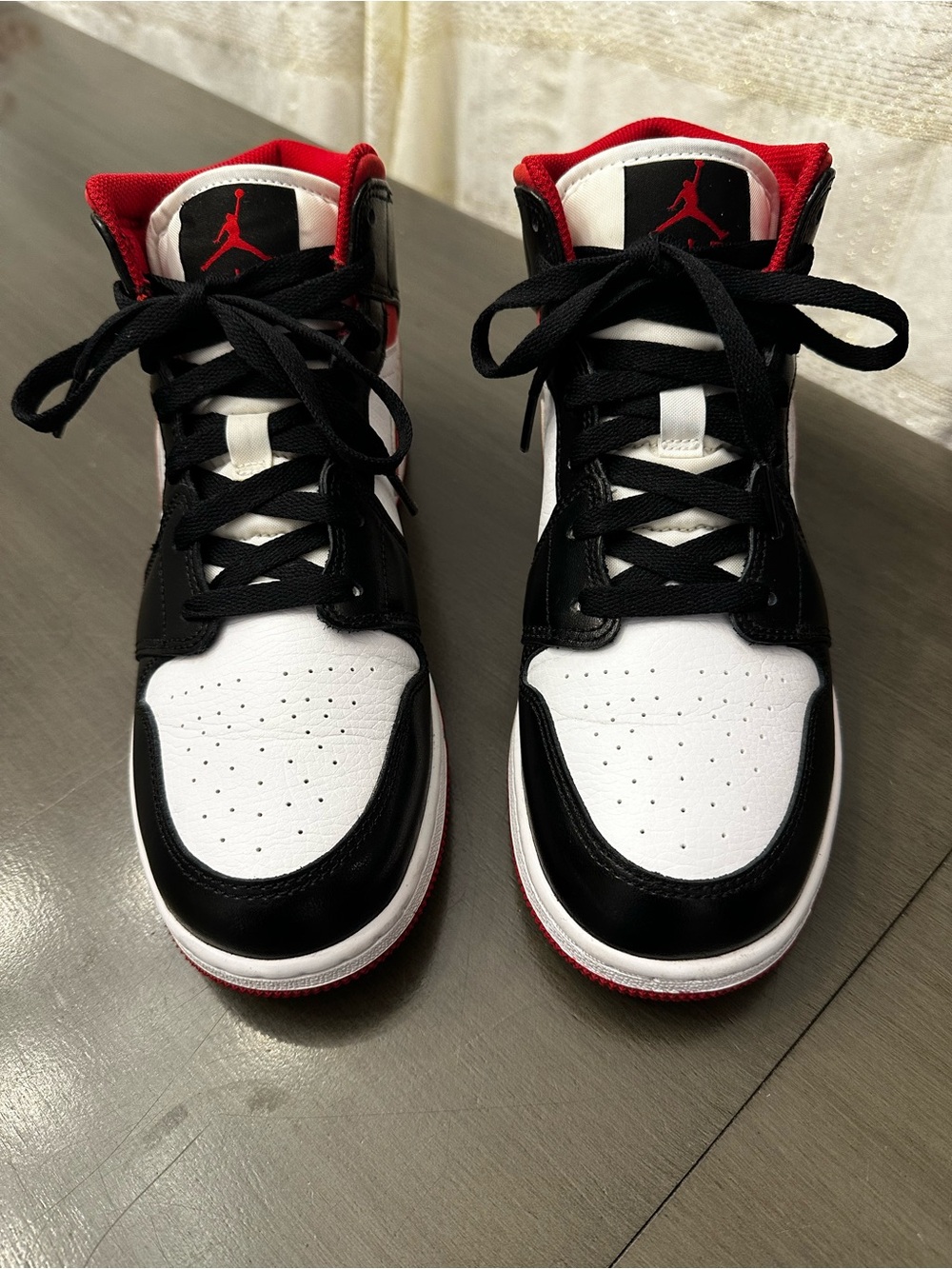 Air Jordan 1 Mid GS Gym Red Black White 7Y Women’s 8.5 DJ4695-122